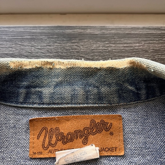 SOLD 2/1 Wrangler Vintage Distressed Men’s Denim Wrangler Jacket, Size 42L - Picture 12 of 16